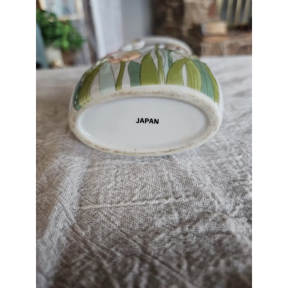 Vintage Raised Butterfly Tulip Bud Porcelain Vase Japan‎ 5.5 in